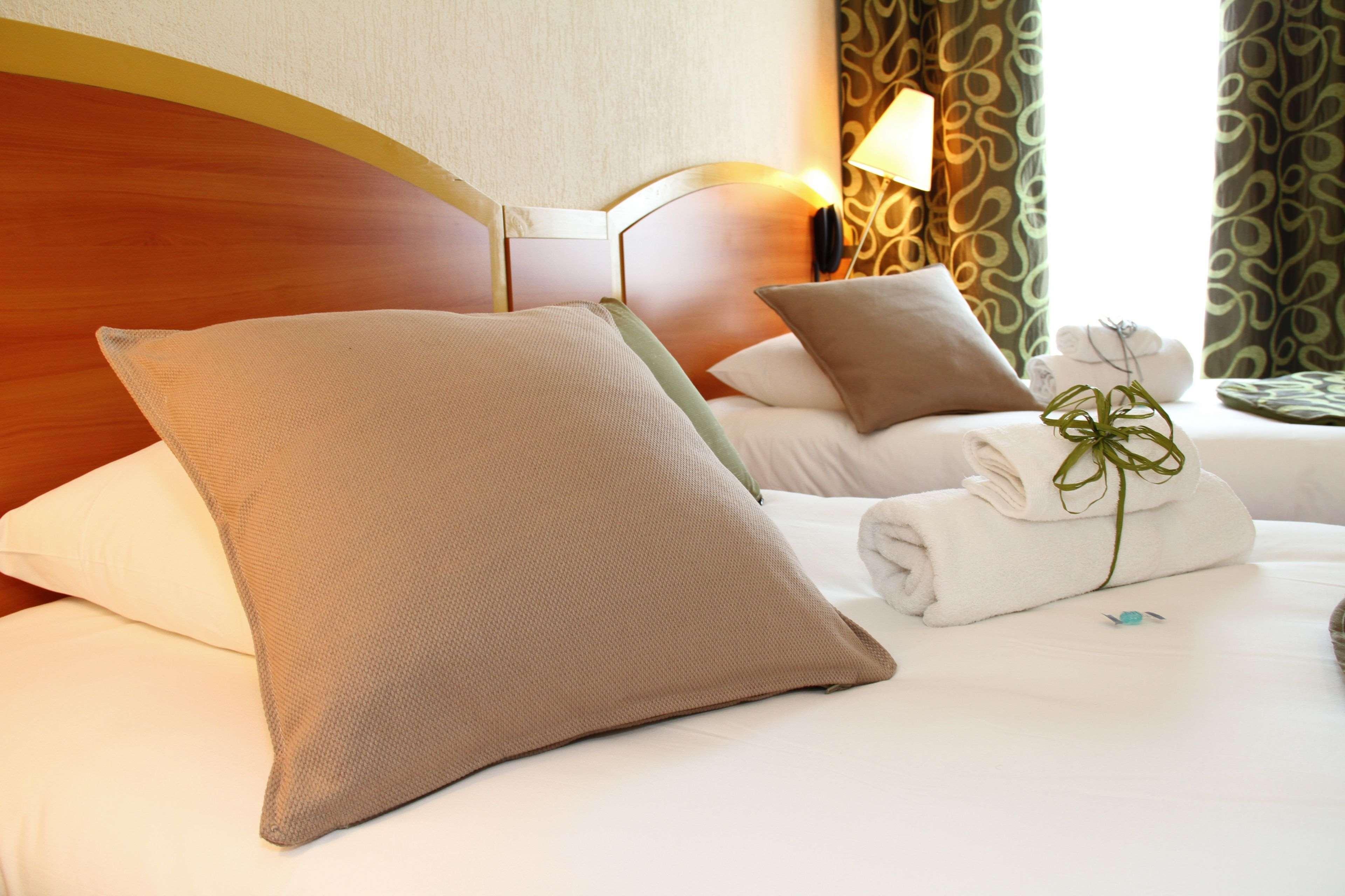 Kyriad Hotel Lamballe Eksteriør billede